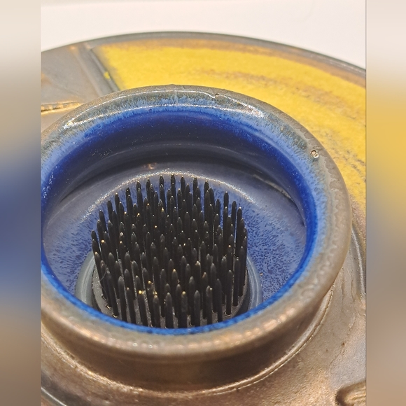 Ikebana. Signed Art Pottery Brown Butterfly Ikebana Flower Vase - Picture 3 of 7